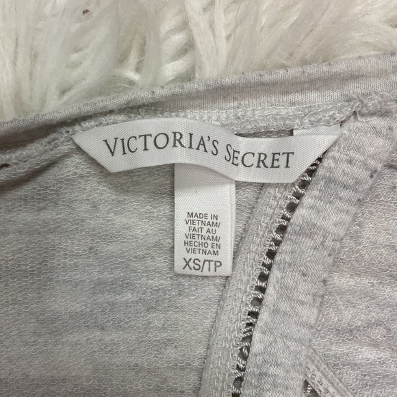 Victoria’s Secret Gray Open Back Long Sleeve Sweater - Picture 4 of 5